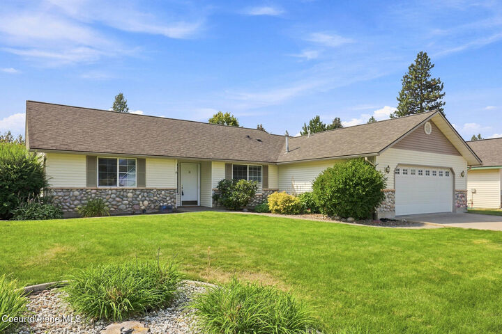 Property Photo:  560 E Bunker Ave  ID 83854 
