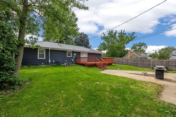 Property Photo:  2902 14th Avenue  IA 52302 