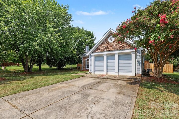 Property Photo:  1336 Yorkdale Drive  NC 28217 