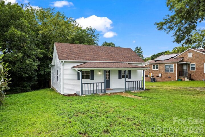 Property Photo:  605 Kings Mountain Street  SC 29710 