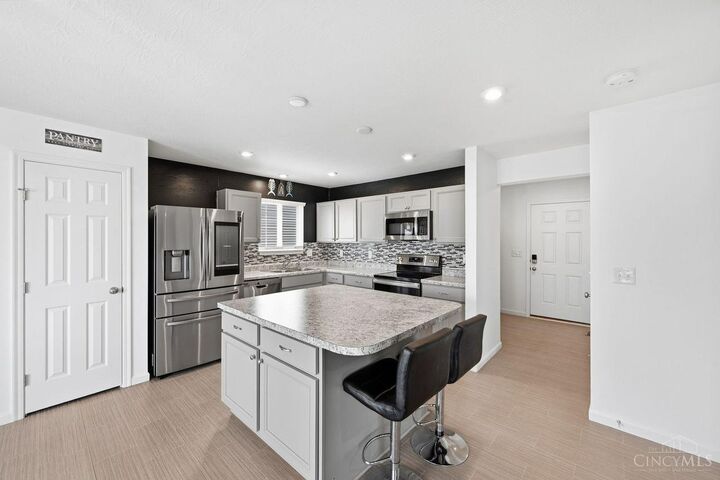Property Photo: 720 Kingly Terrace OH 45065