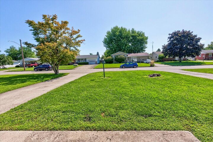 Property Photo: 165 Eastview Road OH 43160
