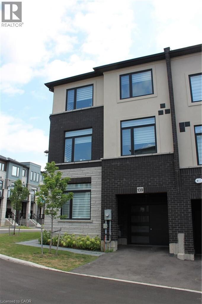 Property Photo:  155 Equestrian Way 139  ON N3E 0E8 