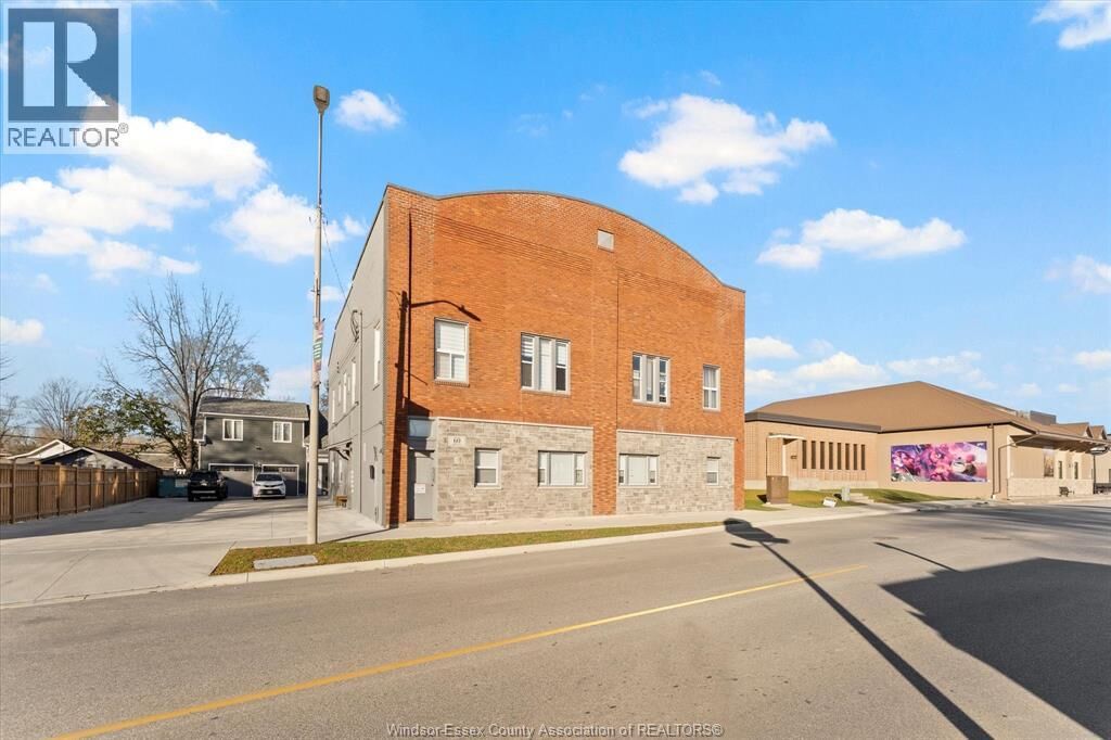 Property Photo:  60 Main Street West 5  ON N9Y 1H3 