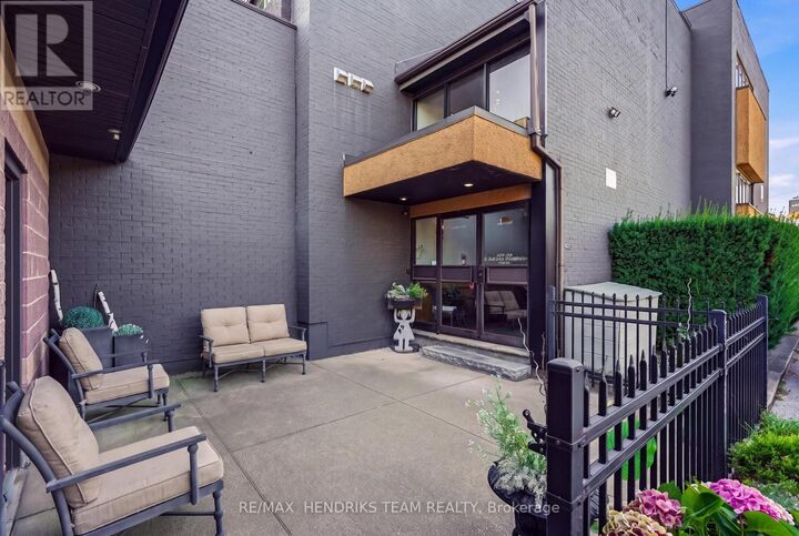 Property Photo:  320 Vine Street  ON L2M 4T3 
