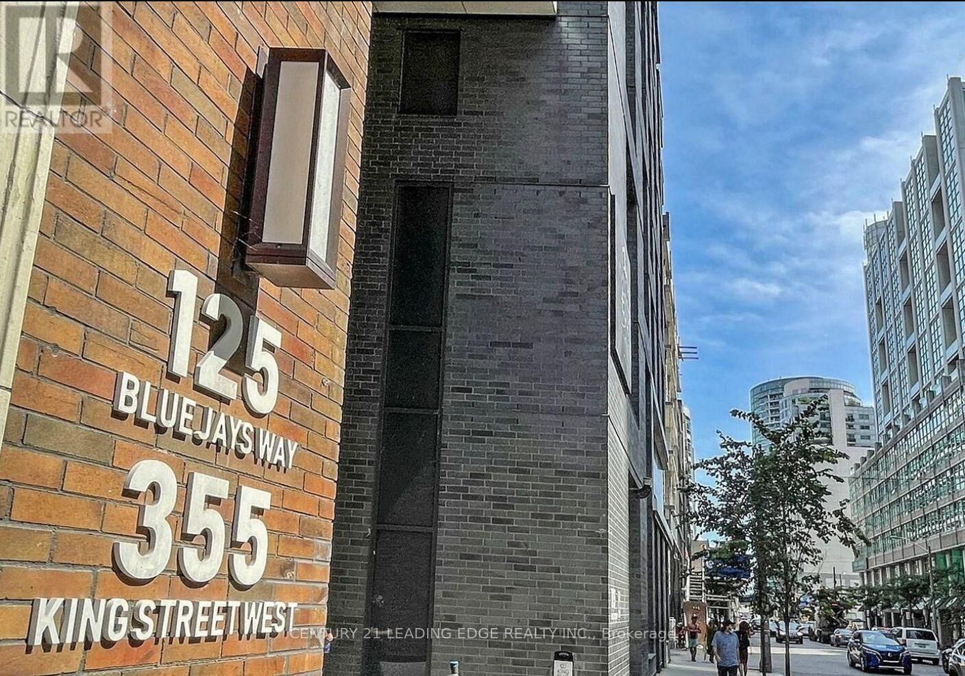 Property Photo: 125 Blue Jays Way 3303 ON M5V 0N5