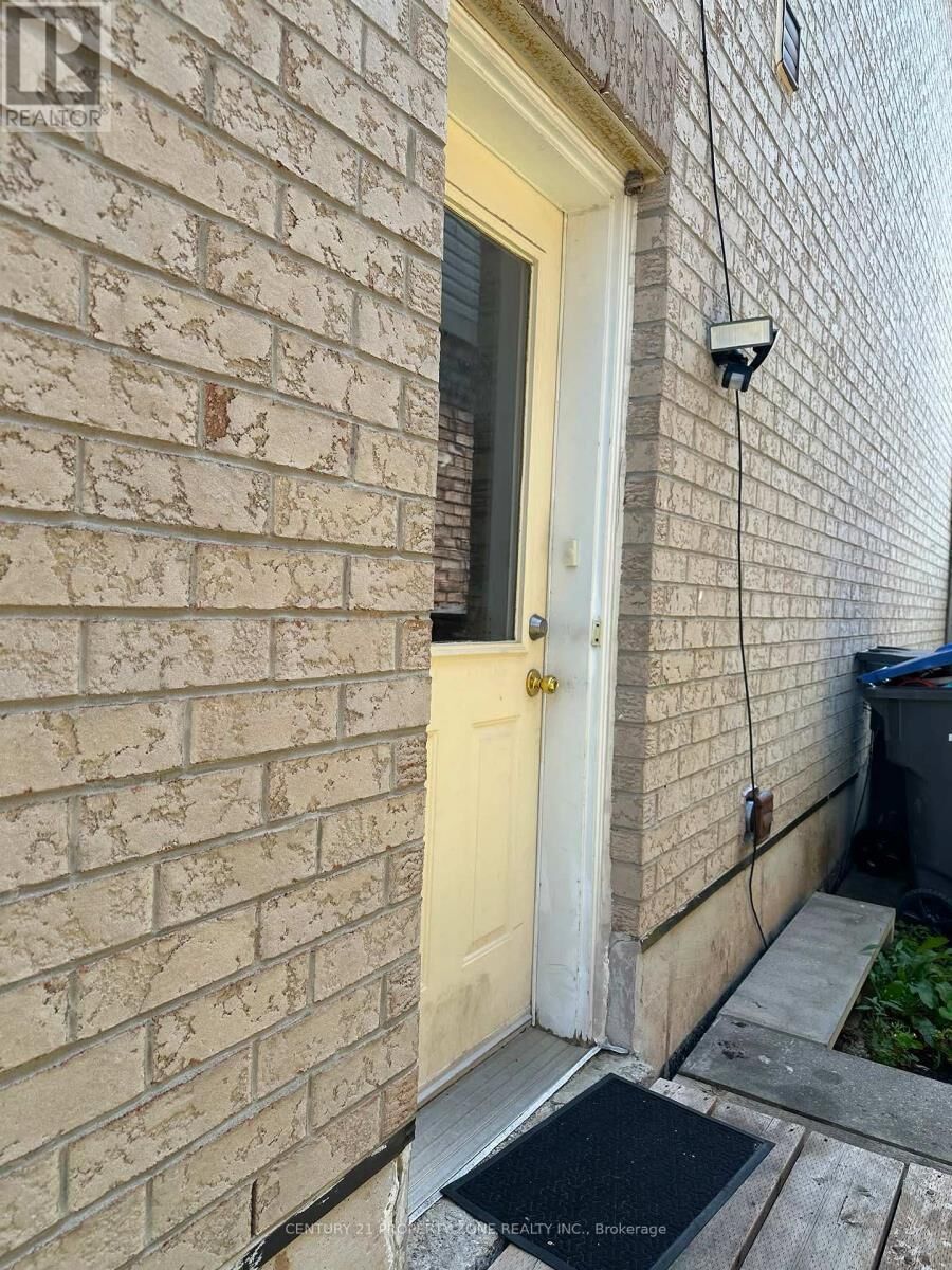 Photo de la propriété: 79 Pertosa Drive ON L6X 4W7