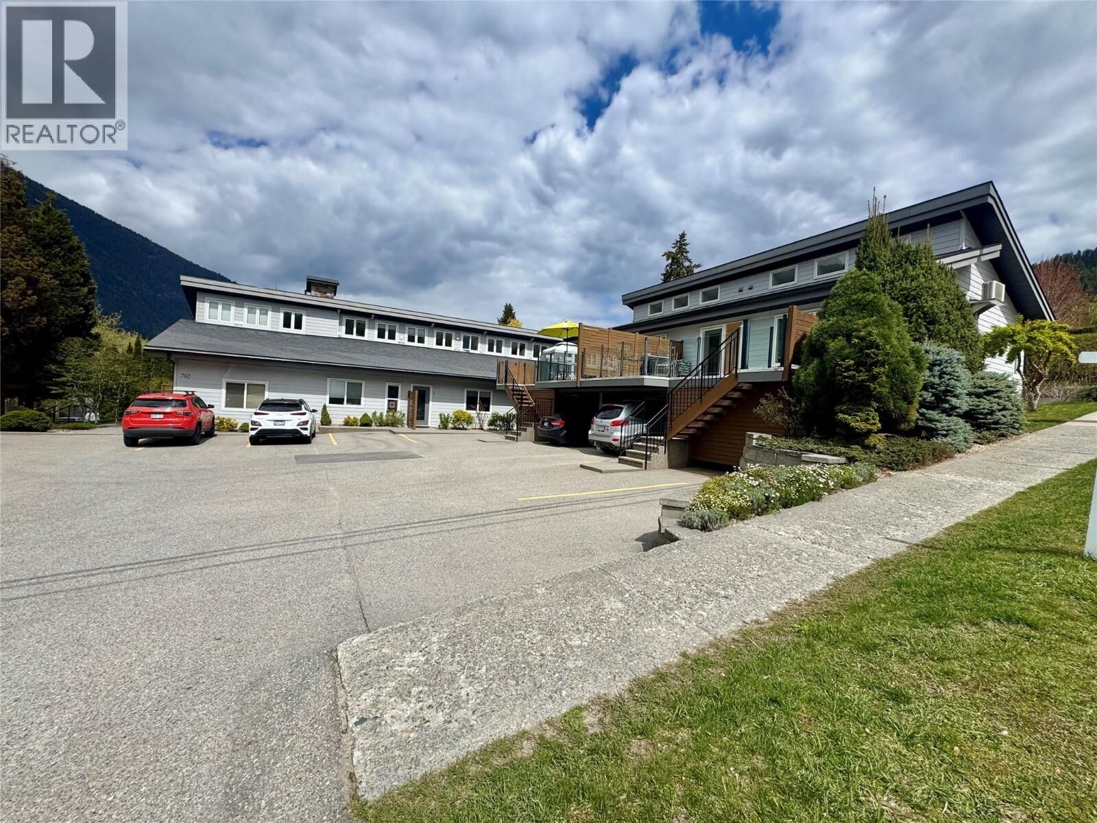Property Photo: 702 Fourth Street 4 BC V1L 2S8