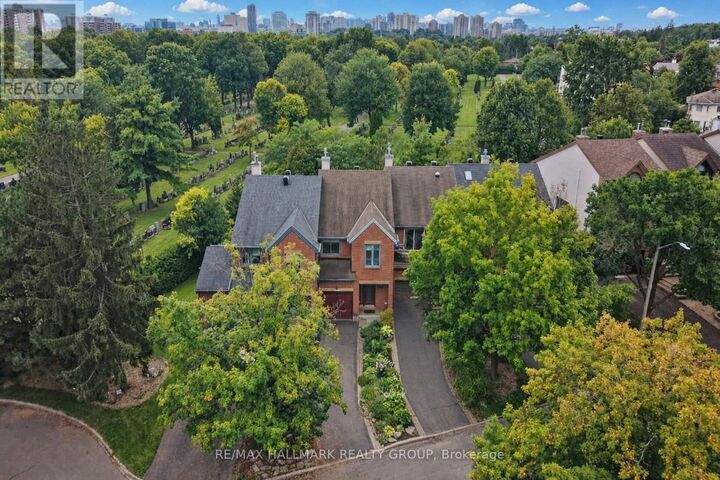 Property Photo: 137 Dunbarton Court ON K1K 4L6