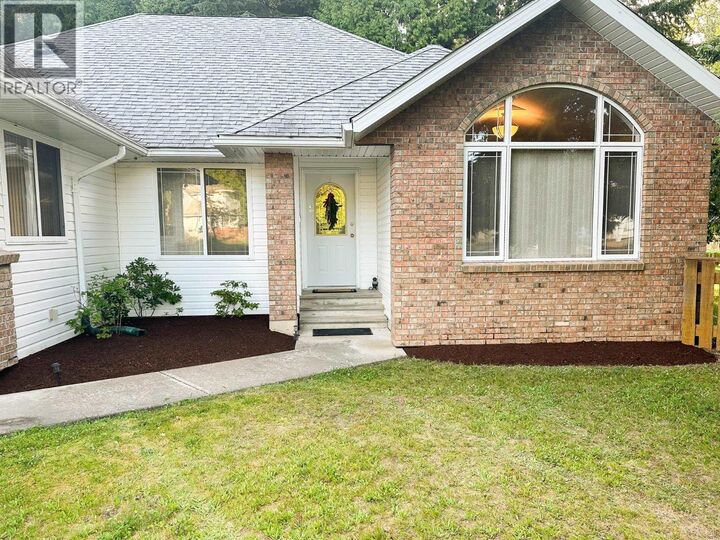 5418 McConnell Crescent — photo 1