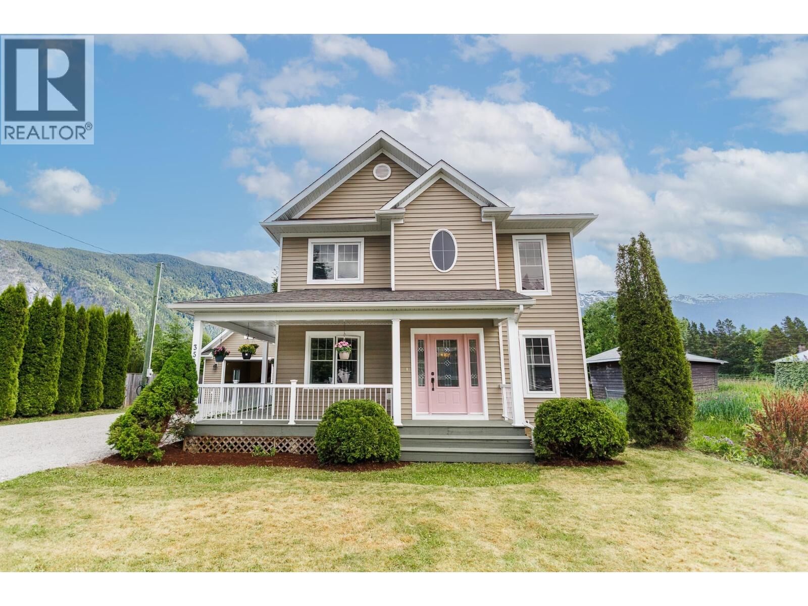 Property Photo: 3561 Cottonwood Crescent BC V8G 5C4