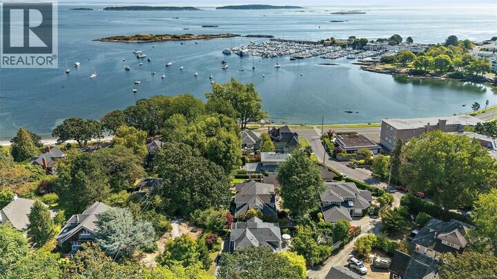 Property Photo:  2425 Oak Bay Avenue  BC V8R 1H3 