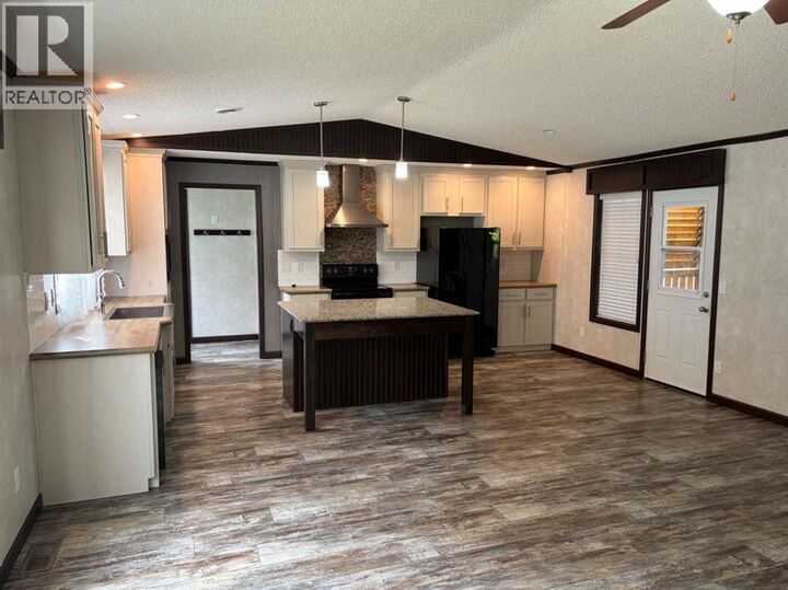 Property Photo:  10 2 Street West  AB T0G 0X0 