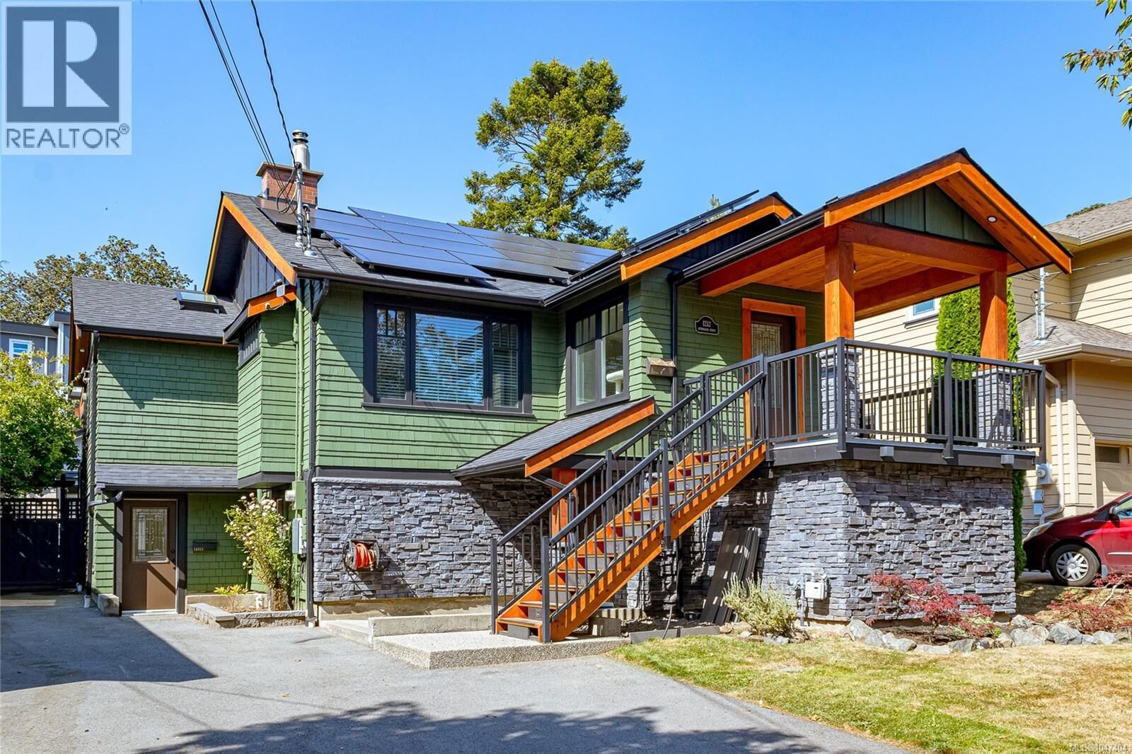 Property Photo:  1232 Effingham Street  BC V9A 4Y2 