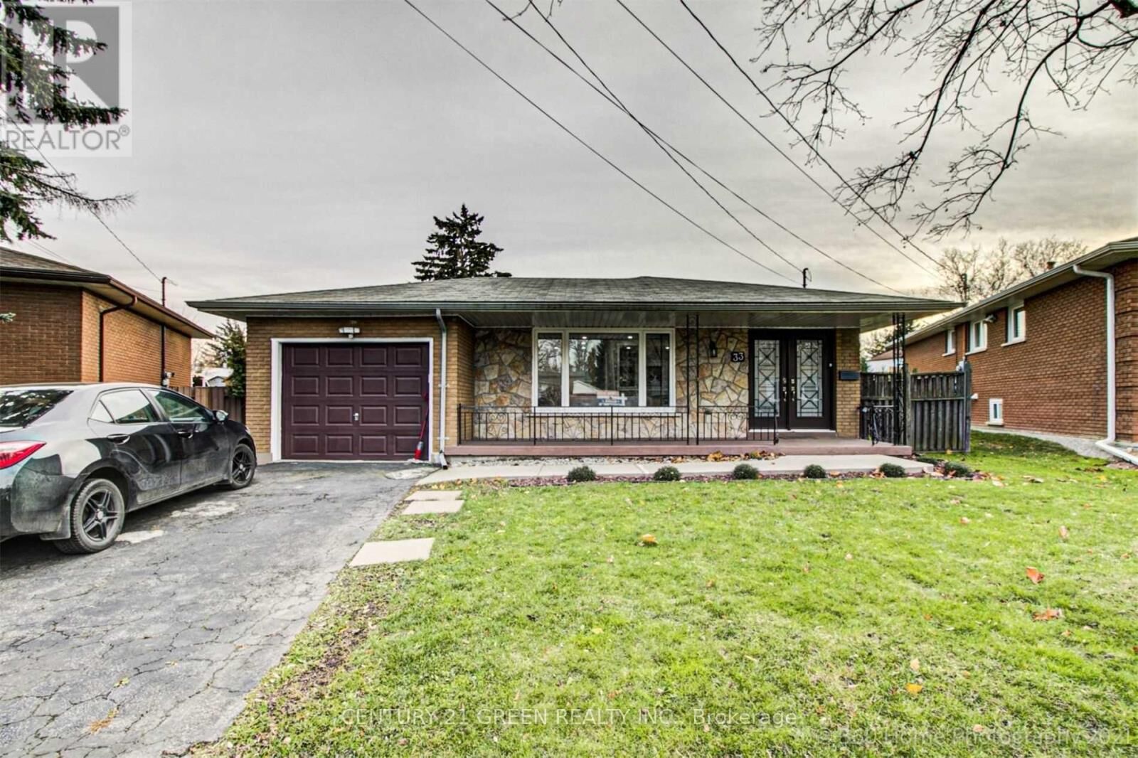 Property Photo:  33 Garvey Crescent Main  ON L8K 3W9 