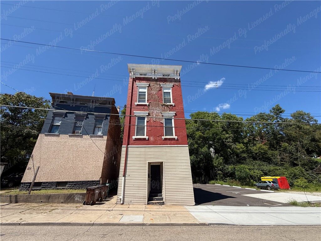 Property Photo:  813 State Avenue 1R (Rear)  OH 45204 