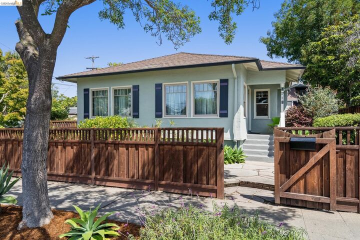 Property Photo: 1701 Derby Street CA 94703