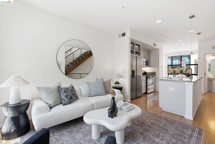 Property Photo:  187 City Limits Cir  CA 94608 