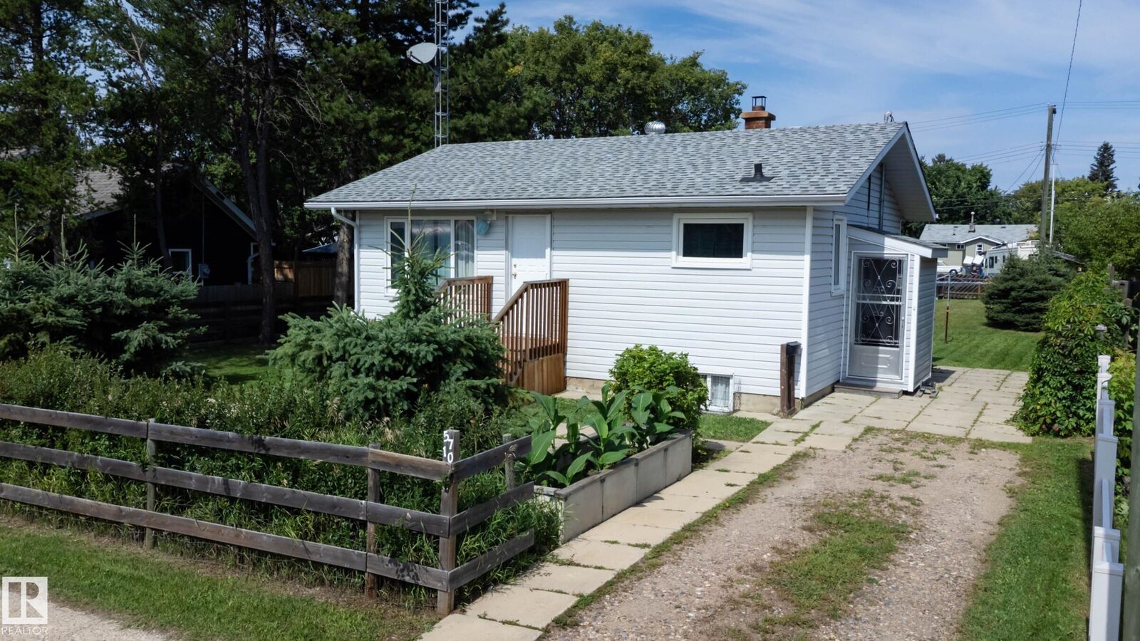 Property Photo:  5710 51 Avenue  AB T9M 1S4 