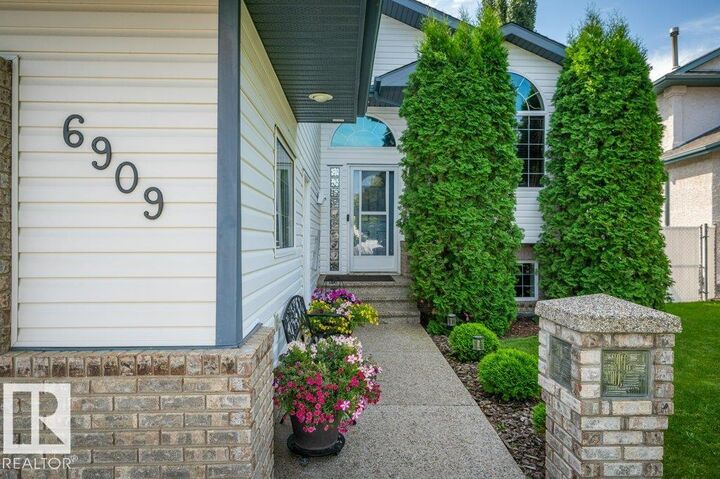 Property Photo:  6909 159A Avenue NW  AB T5Z 3B2 