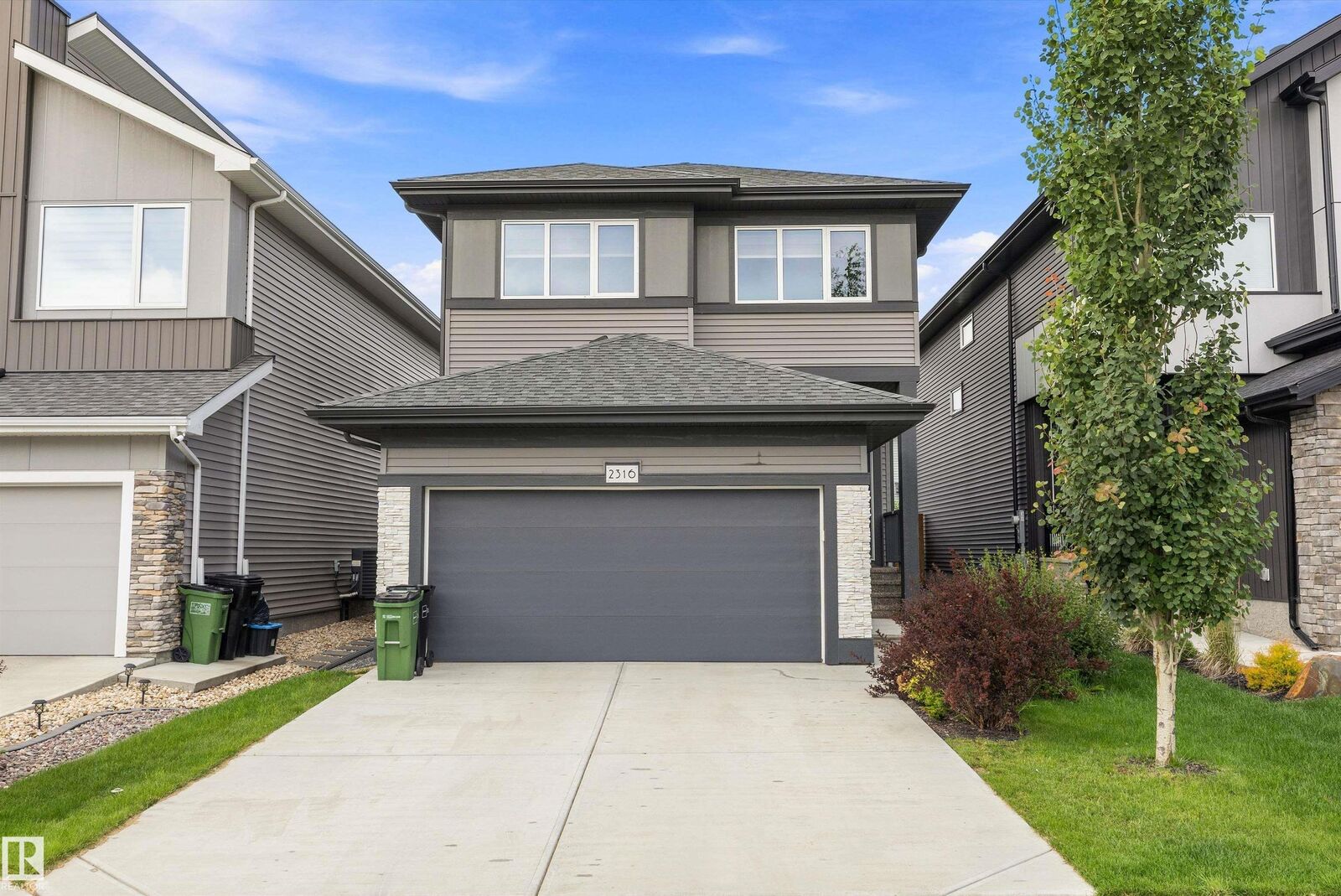 Property Photo: 2316 Kelly Circle Circle SW AB T6W 4K2