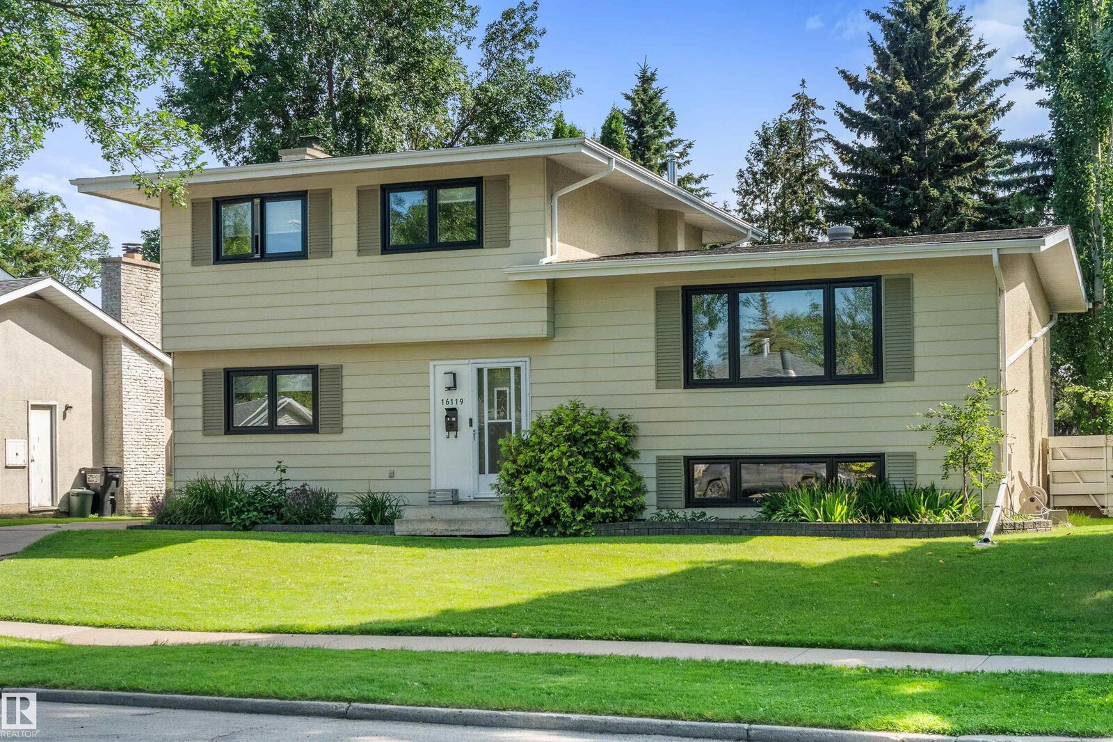 Property Photo: 16119 78 Avenue NW AB T5R 3E5