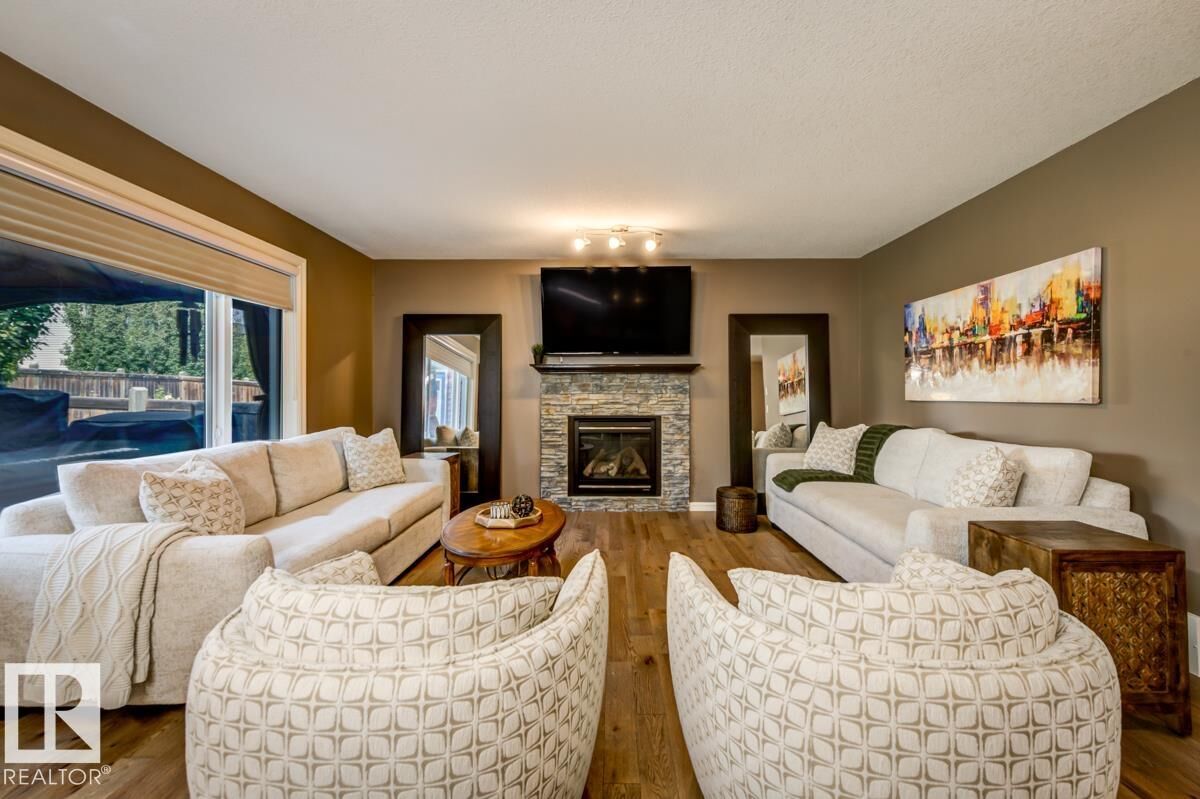 Property Photo:  854 Chahley Way NW  AB T6M 0C7 