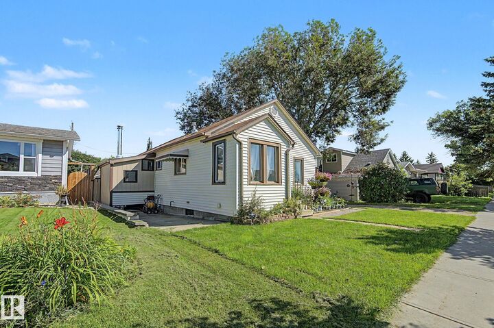 Property Photo:  10112 102 Ave  AB T8R 1A7 