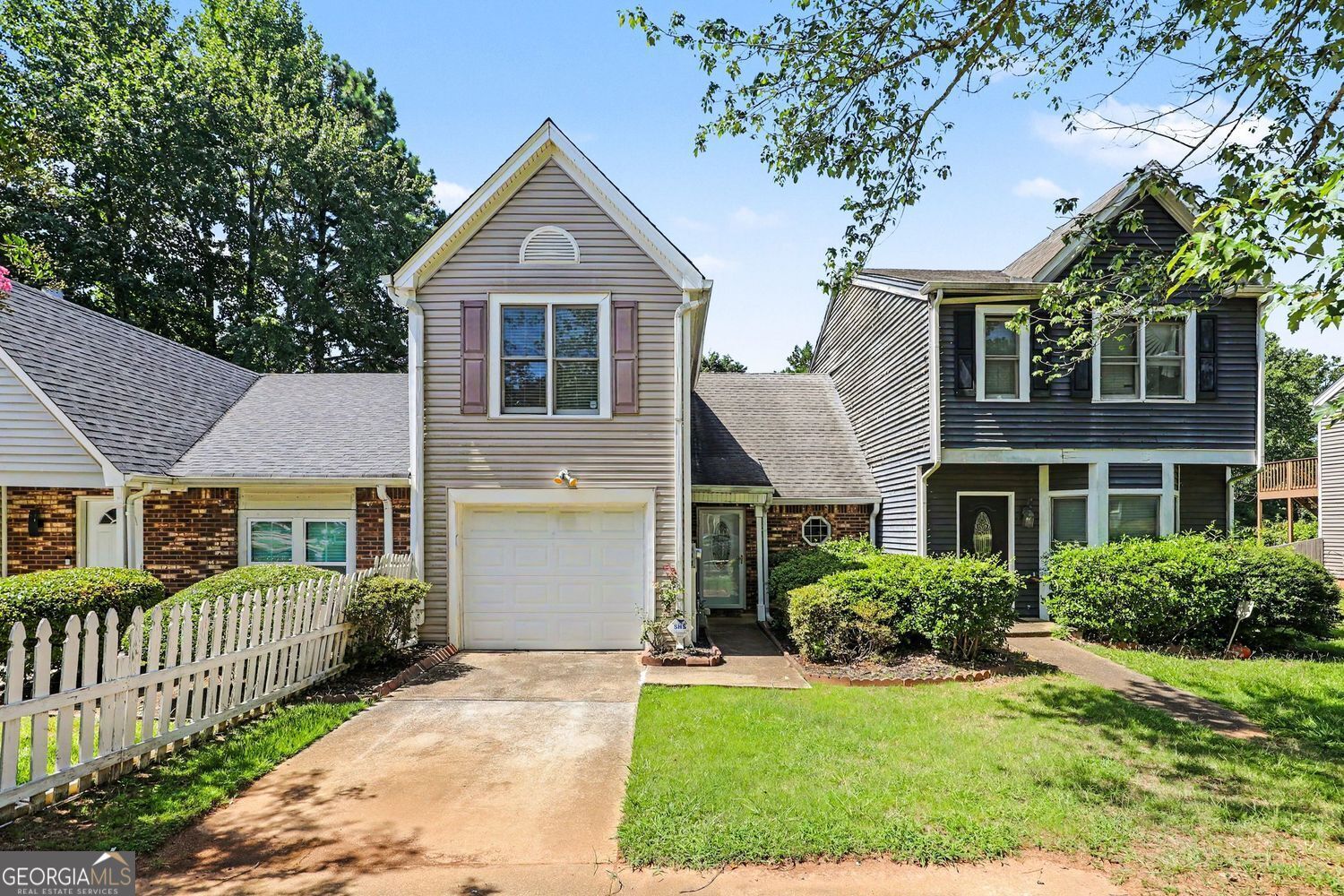 Property Photo:  384 Lakeridge Court  GA 30274 
