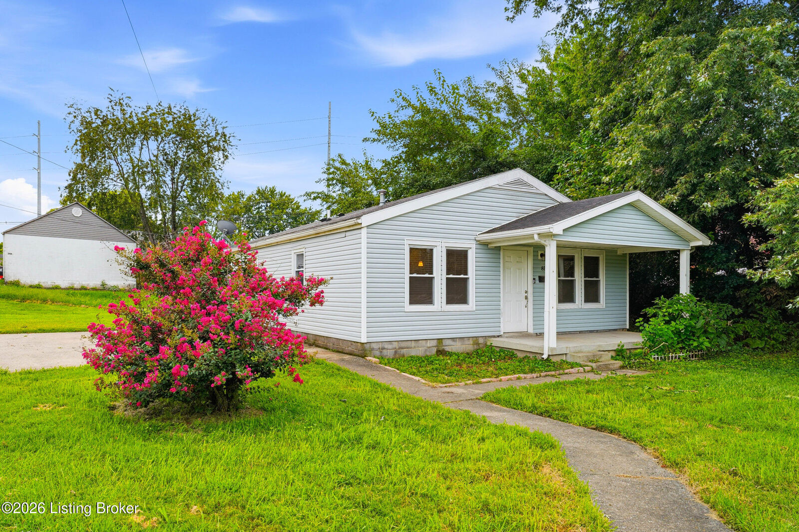 Property Photo:  816 Goullon Ct  KY 40204 
