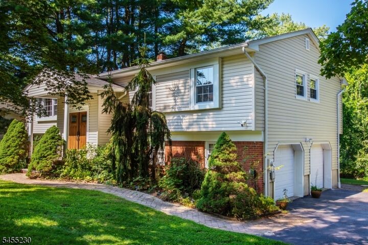 Property Photo:  14 Winding Way  NJ 07054 