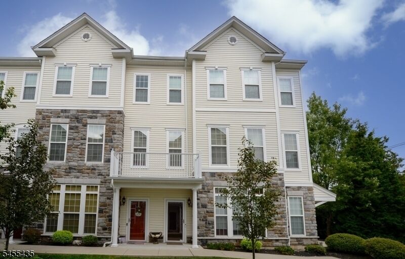 Property Photo:  5 Holly Ln  NJ 07026 