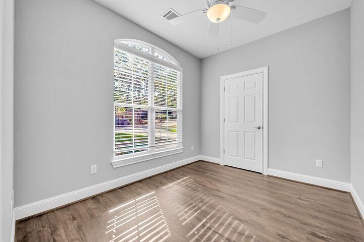 Property Photo:  1 Hanover Lane  TX 77304 
