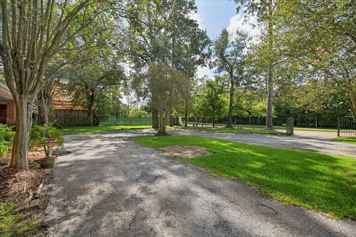 Property Photo:  9330 Memorial Drive  TX 77024 