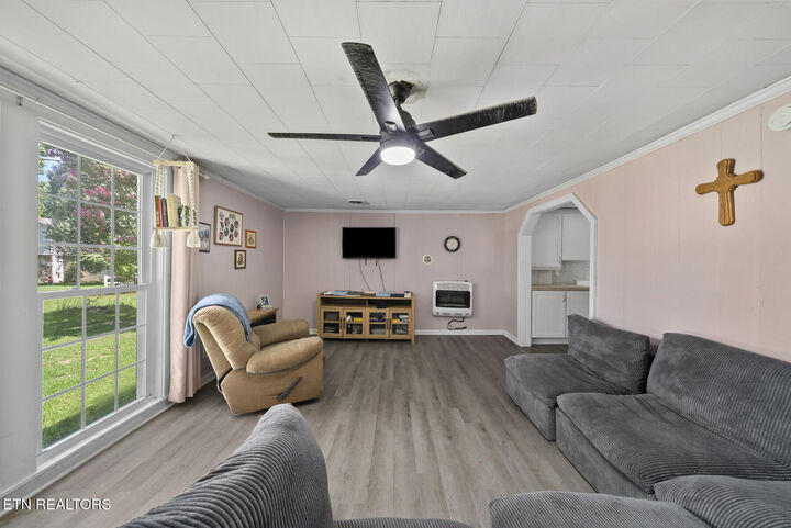 Property Photo: 384 Woodlee St TN 38585