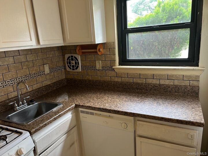 Property Photo:  175 Sneden Place 175  NY 10977 