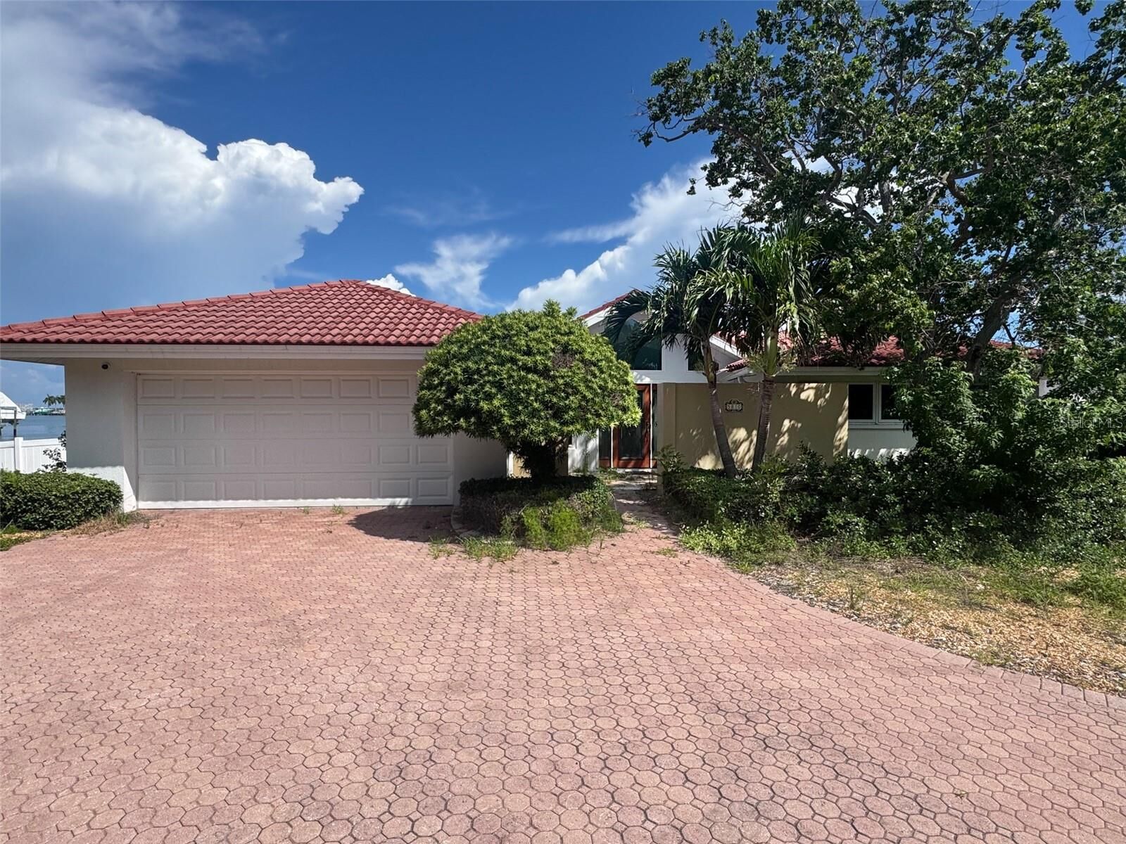 Property Photo:  5810 Bahama Way S  FL 33706 