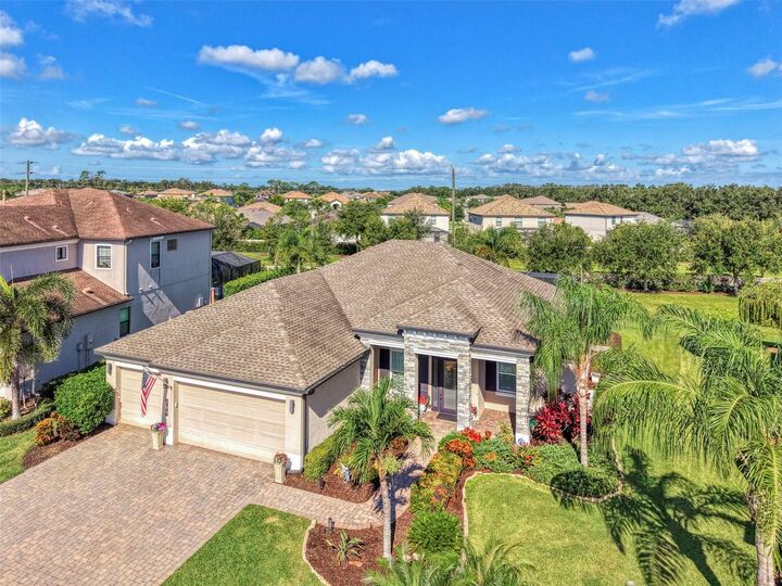 Property Photo: 708 Rosemary Circle FL 34212