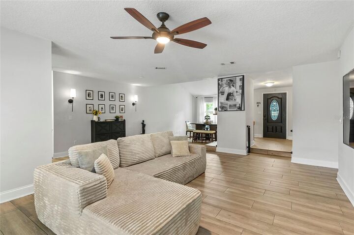 Property Photo: 872 Falkirk Drive FL 32708