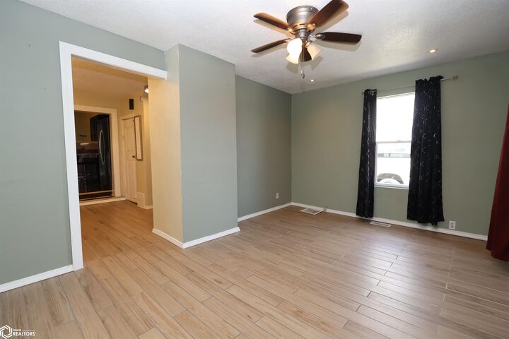 Property Photo:  503 May Street  IA 50158 
