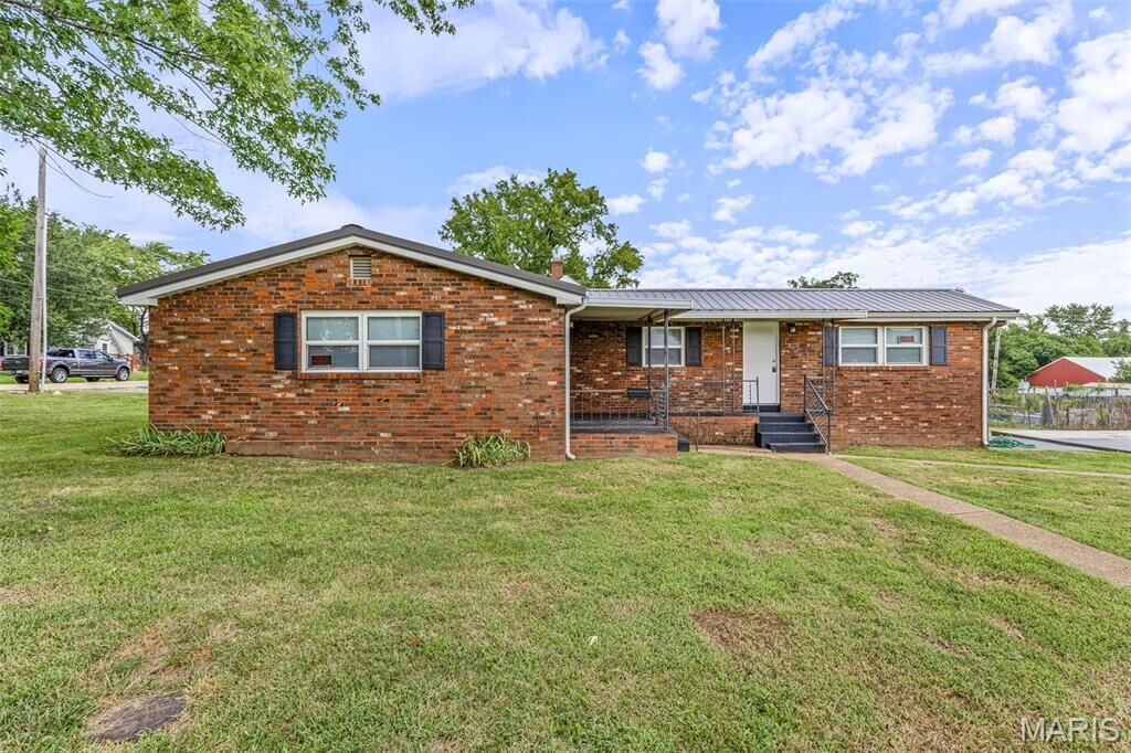 Property Photo:  301 9th Street  MO 63601 