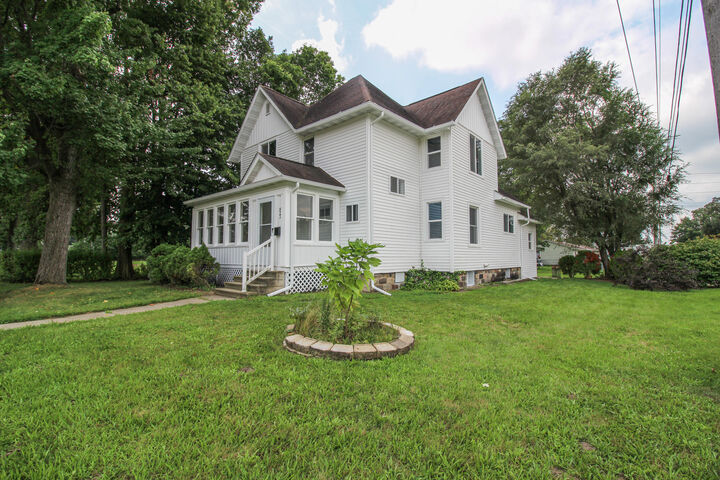 Property Photo:  822 N Main Street  MI 49093 