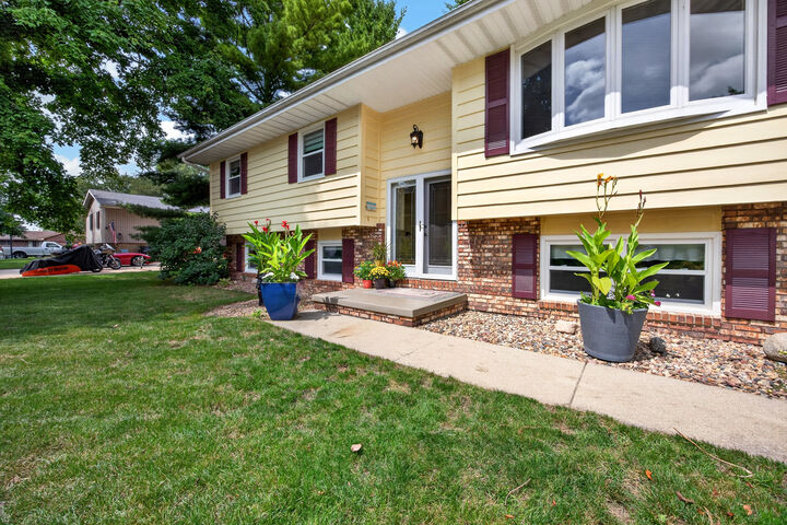 Property Photo:  1710 Ebel Drive  IL 61761 