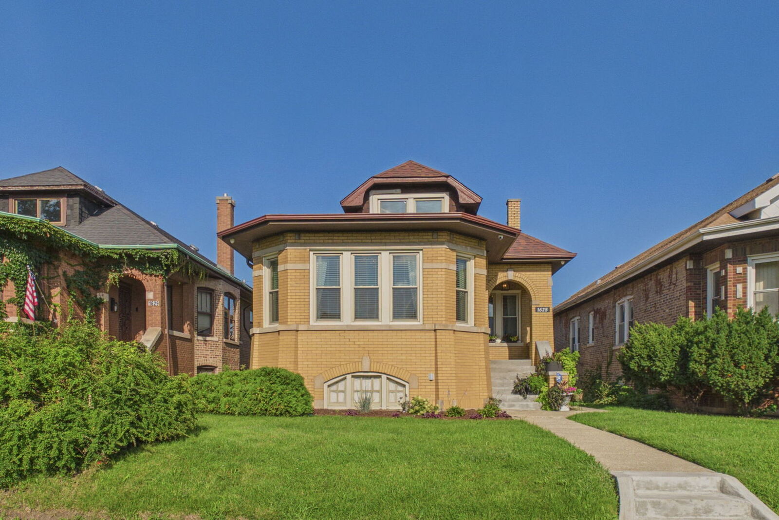 Property Photo:  1625 N Natchez Avenue  IL 60707 