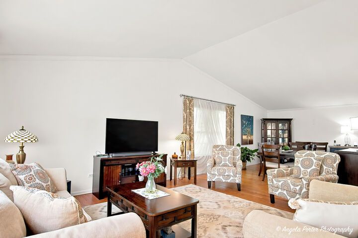 Property Photo: 1940 Honey Locust Drive IL 60102