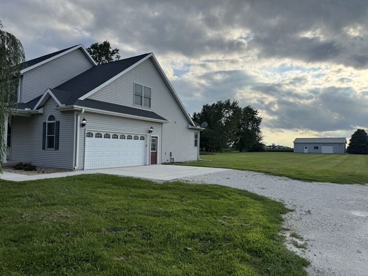 Property Photo: 3039 E 3rd Road IL 61301