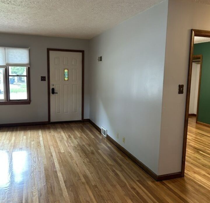 Property Photo:  917 E Jefferson Street  IL 60450 