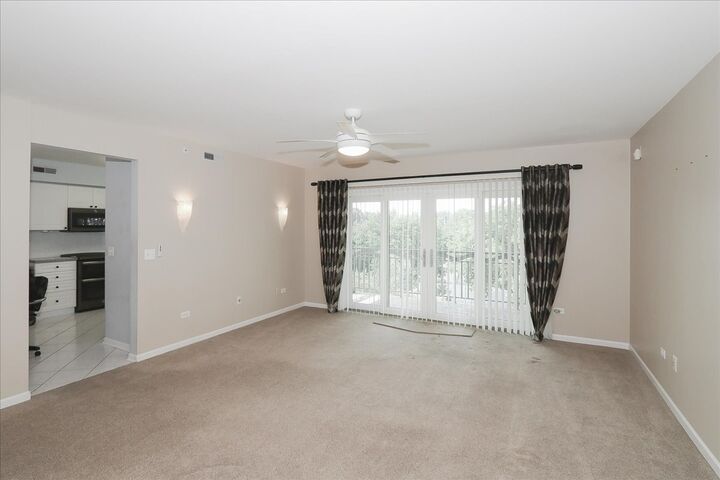 Property Photo: 740 Creekside Drive 501 IL 60056
