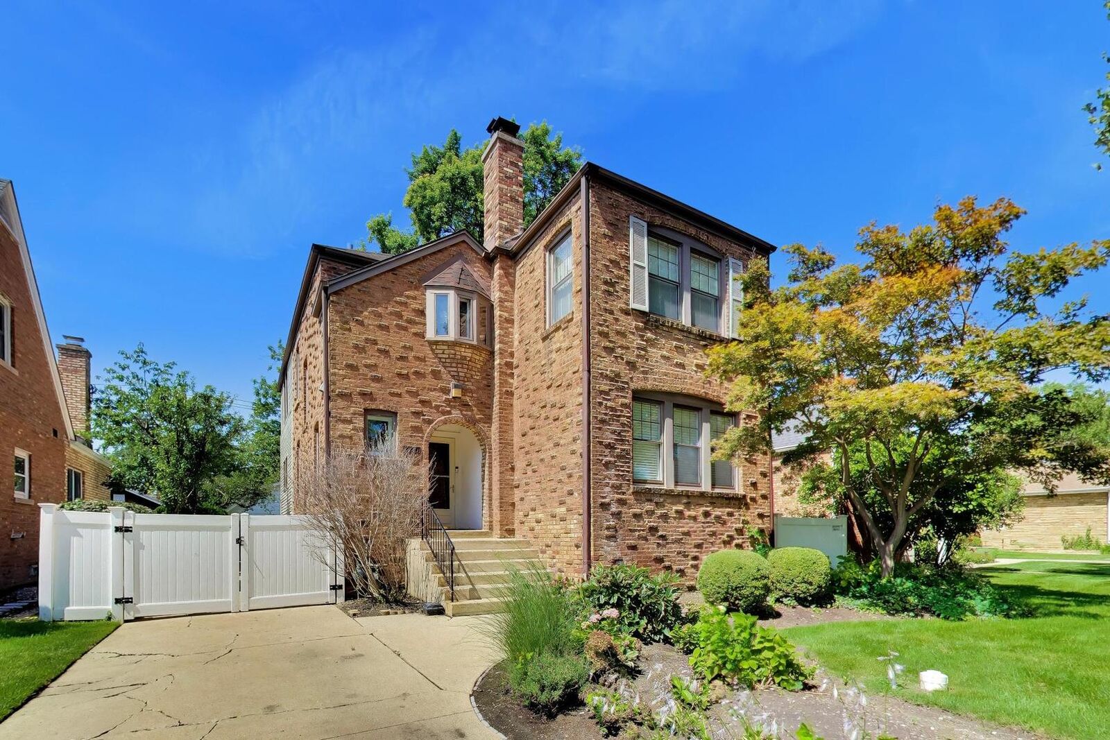 Property Photo: 1820 S Ashland Avenue IL 60068