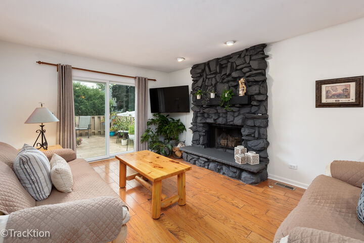 Property Photo: 743 Franklin Street IL 60559